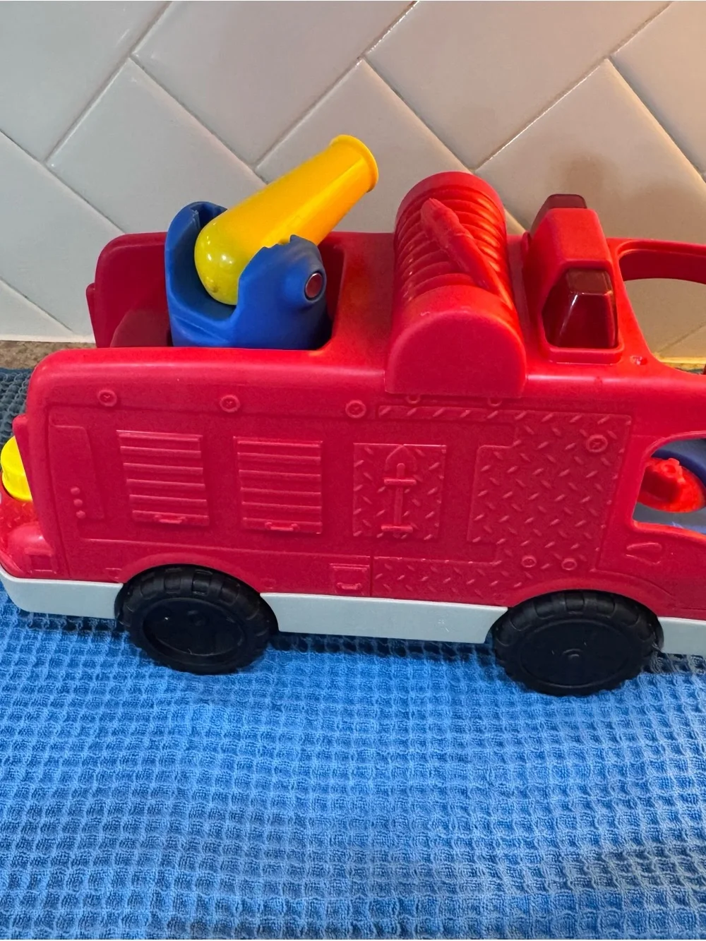 Fisher-Price/little people  Fire Truck Toy with fireman